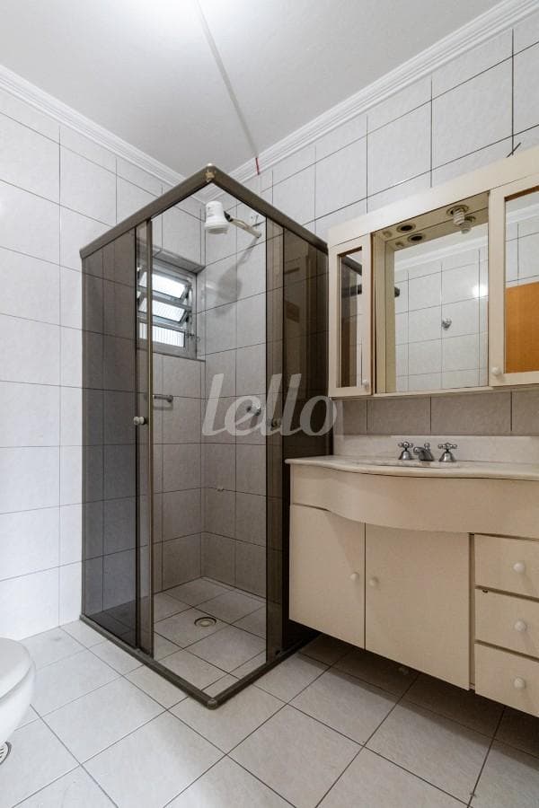 BANHEIRO-SOCIAL de Apartamento com 76 m² em Cerqueira César - São Paulo