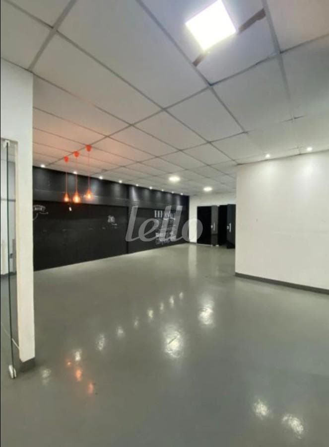 SALÃO de Prédio Comercial Multiusuário com 1400 m² em Vila Santa Clara - São Paulo