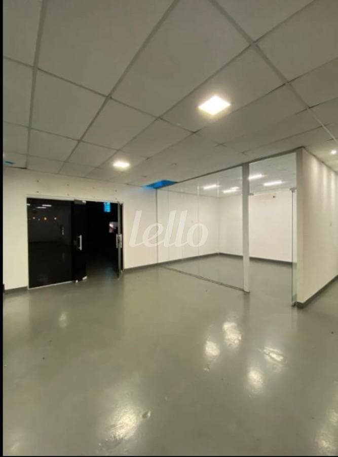 SALÃO de Prédio Comercial Multiusuário com 1400 m² em Vila Santa Clara - São Paulo