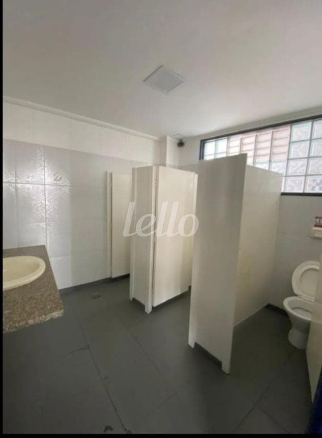 BANHEIROS de Prédio Comercial Multiusuário com 1400 m² em Vila Santa Clara - São Paulo