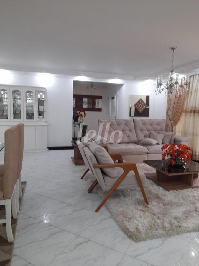 SALA ESPAÇOSA de Apartamento com 235 m² em Vila Regente Feijó - São Paulo