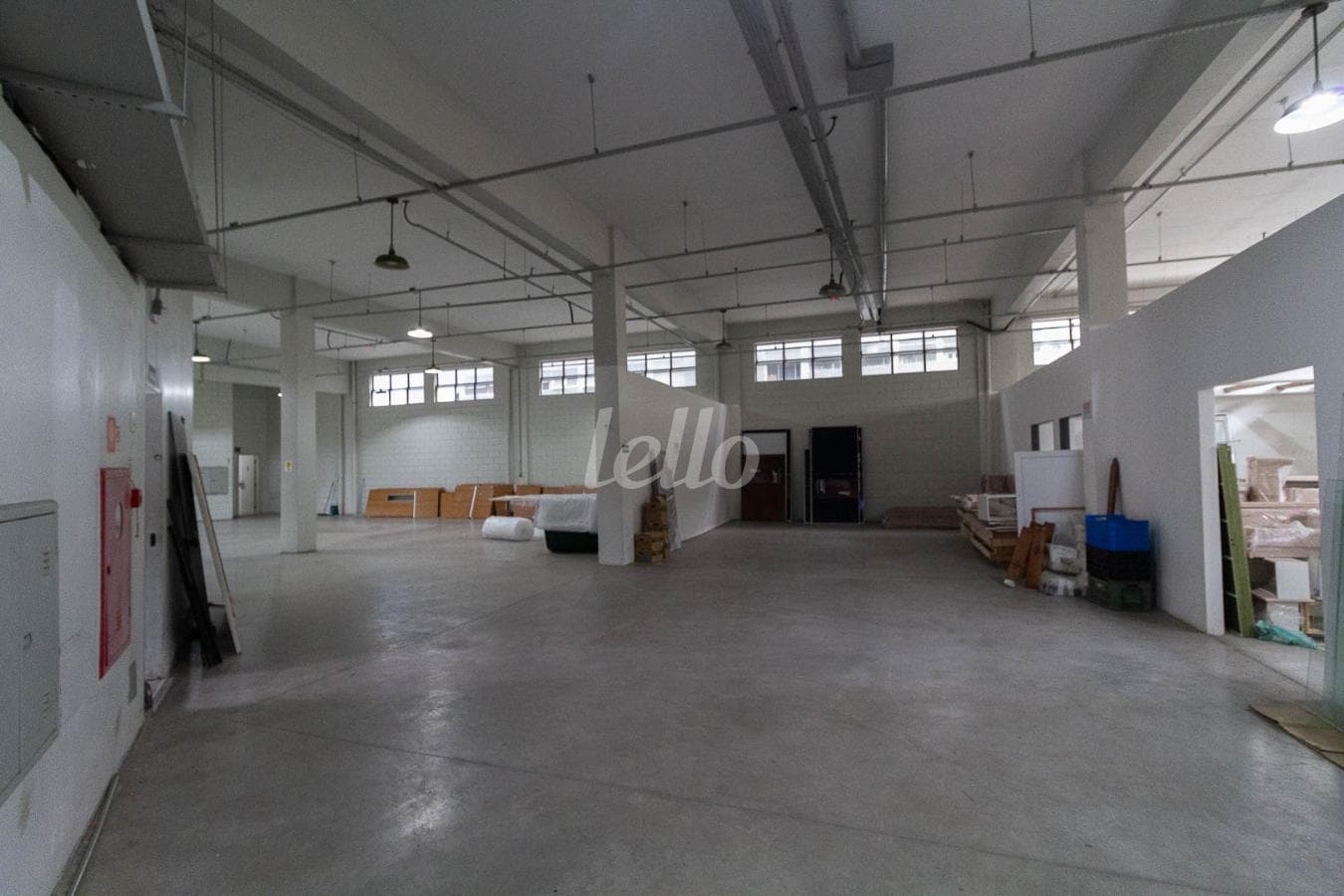 HALL DE ENTRADA E TERREO de Prédio Comercial Monousuário com 3000 m² em Água Branca - São Paulo