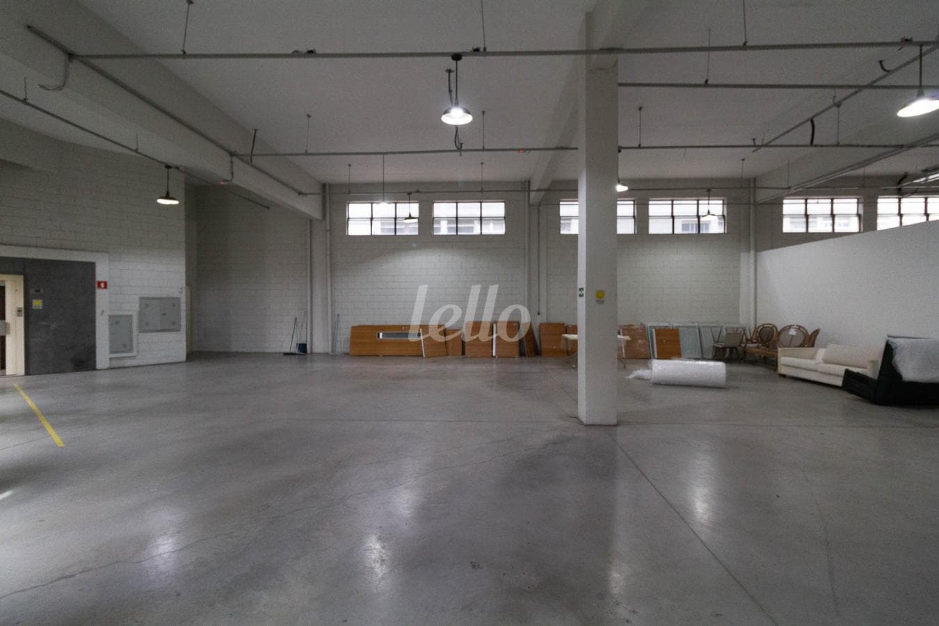 HALL DE ENTRADA E TERREO de Prédio Comercial Monousuário com 3000 m² em Água Branca - São Paulo