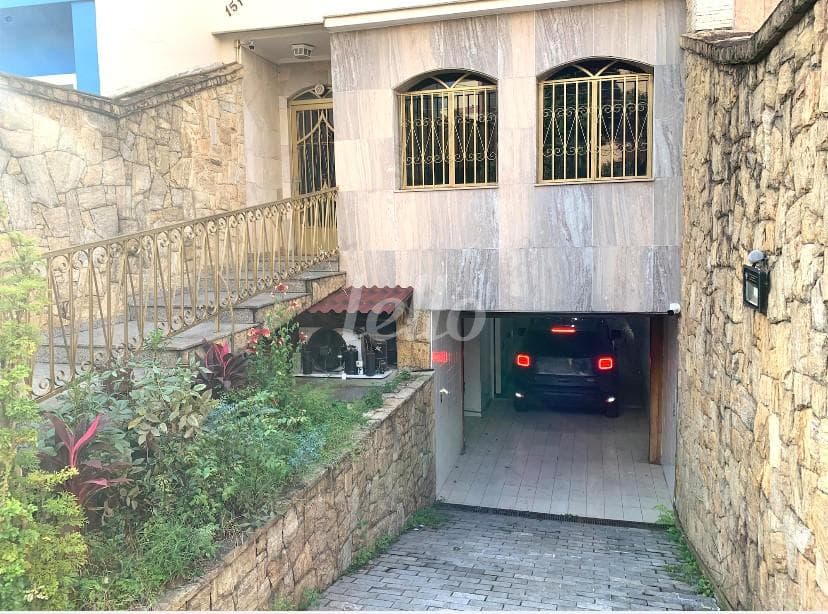FRENTE DA CASA de Casa sobrado com 400 m² em Chácara Califórnia - São Paulo