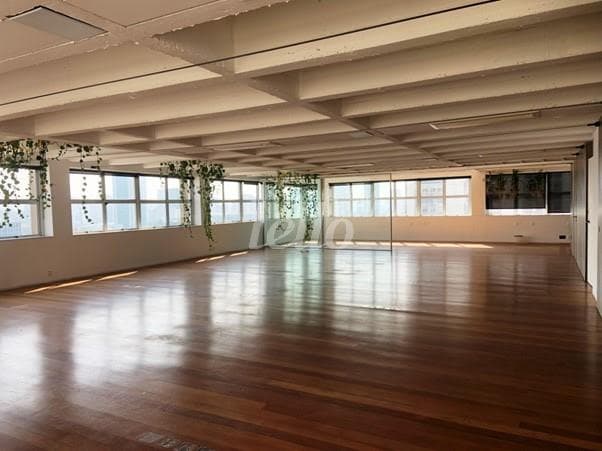 SALA DE REUNIÃO de Sala / Conjunto com 201 m² em Jardim Paulistano - São Paulo