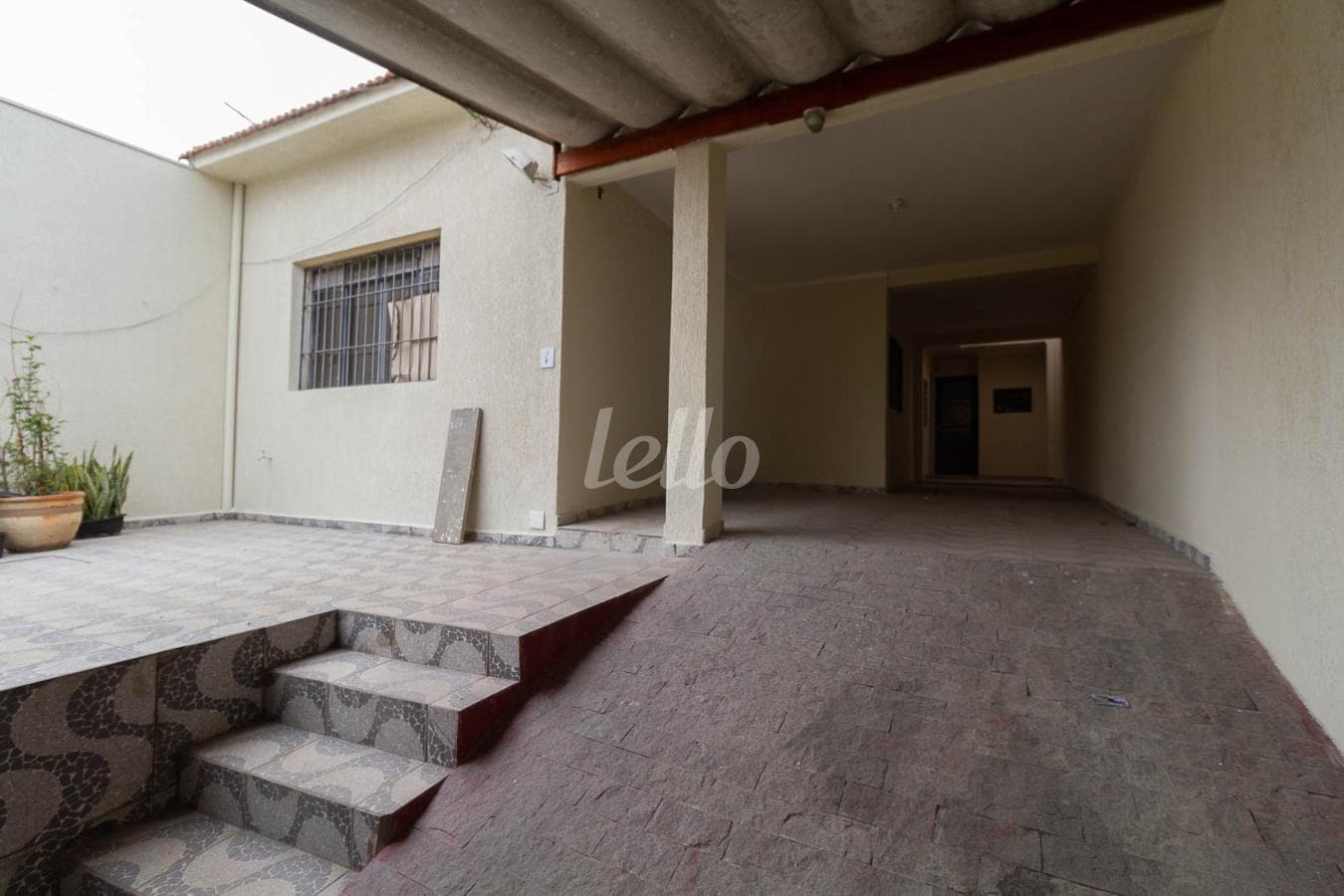 FACHADA INTERNA CASA 1 de Casa térrea com 150 m² em Vila Carrão - São Paulo