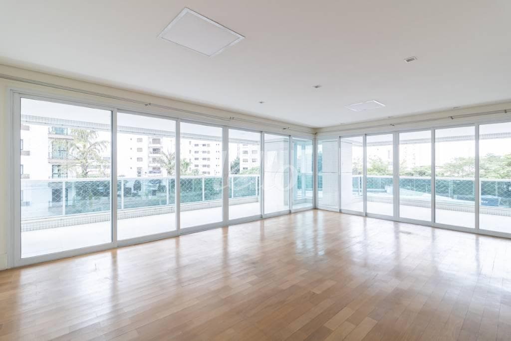 01 SALA de Apartamento com 244 m² em Jardim Anália Franco - São Paulo