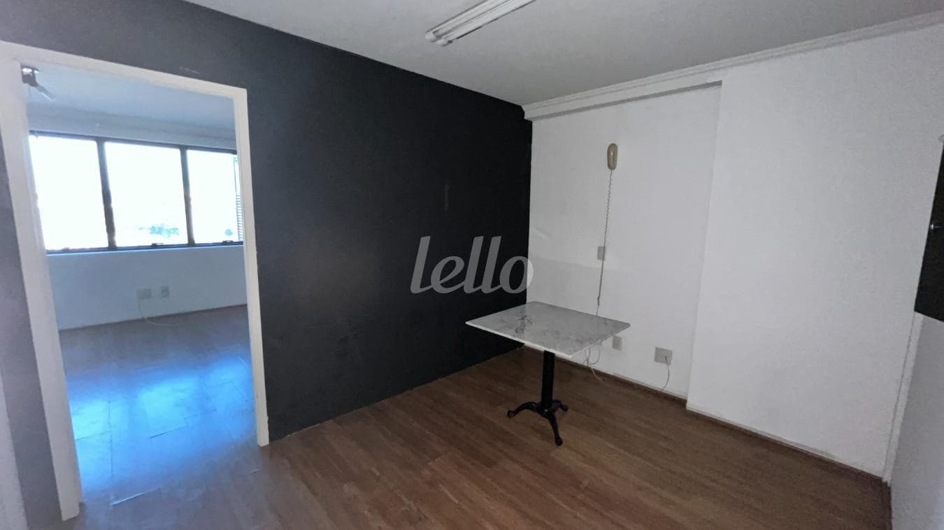 2025-07-18 07 de Sala / Conjunto com 37 m² em Lapa - São Paulo