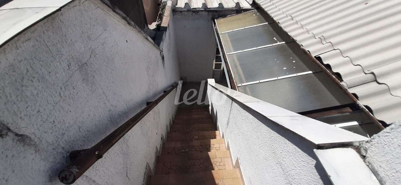ACESSO A ÁREA DE SERVIÇO de Casa térrea com 133 m² em Vila Antonieta - São Paulo