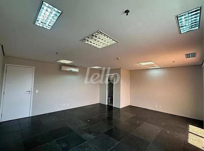 SALA-COMERCIAL-PARA-VENDA-OU-ALUGUEL-45M-NO-VILA-HAMBURGUESA-SAO-PAULO (4) de Sala / Conjunto com 45 m² em Vila Hamburguesa - São Paulo
