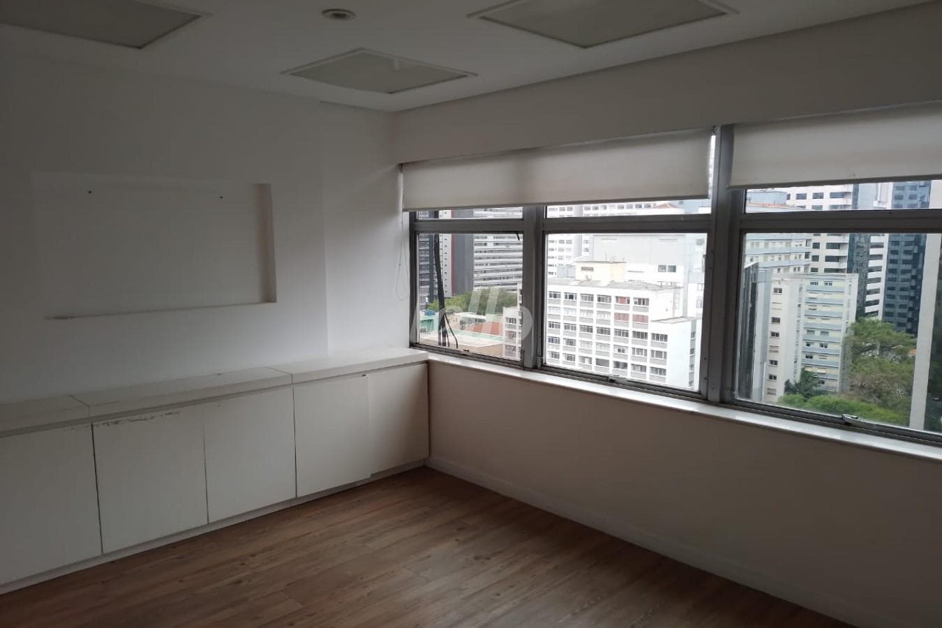 WHATSAPP IMAGE 2025-12-05 AT 16 de Sala / Conjunto com 61 m² em Jardim Paulista - São Paulo