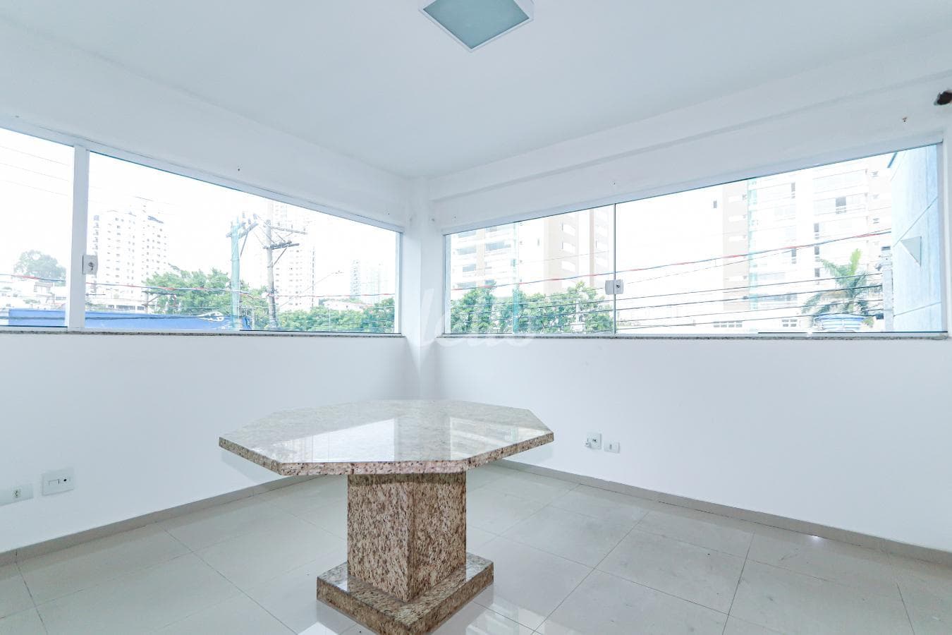 SALA de Prédio Comercial Monousuário com 225 m² em Chácara Mafalda - São Paulo