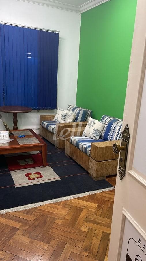 5DCE15C3-CA96-4F87-9ACD-80D0F8E3F59B de Sala / Conjunto com 18 m² em Pacaembu - São Paulo