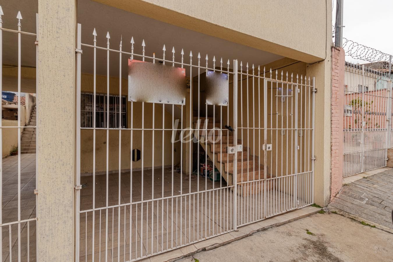 FACHADA de Casa sobrado com 93 m² em Vila Carrão - São Paulo