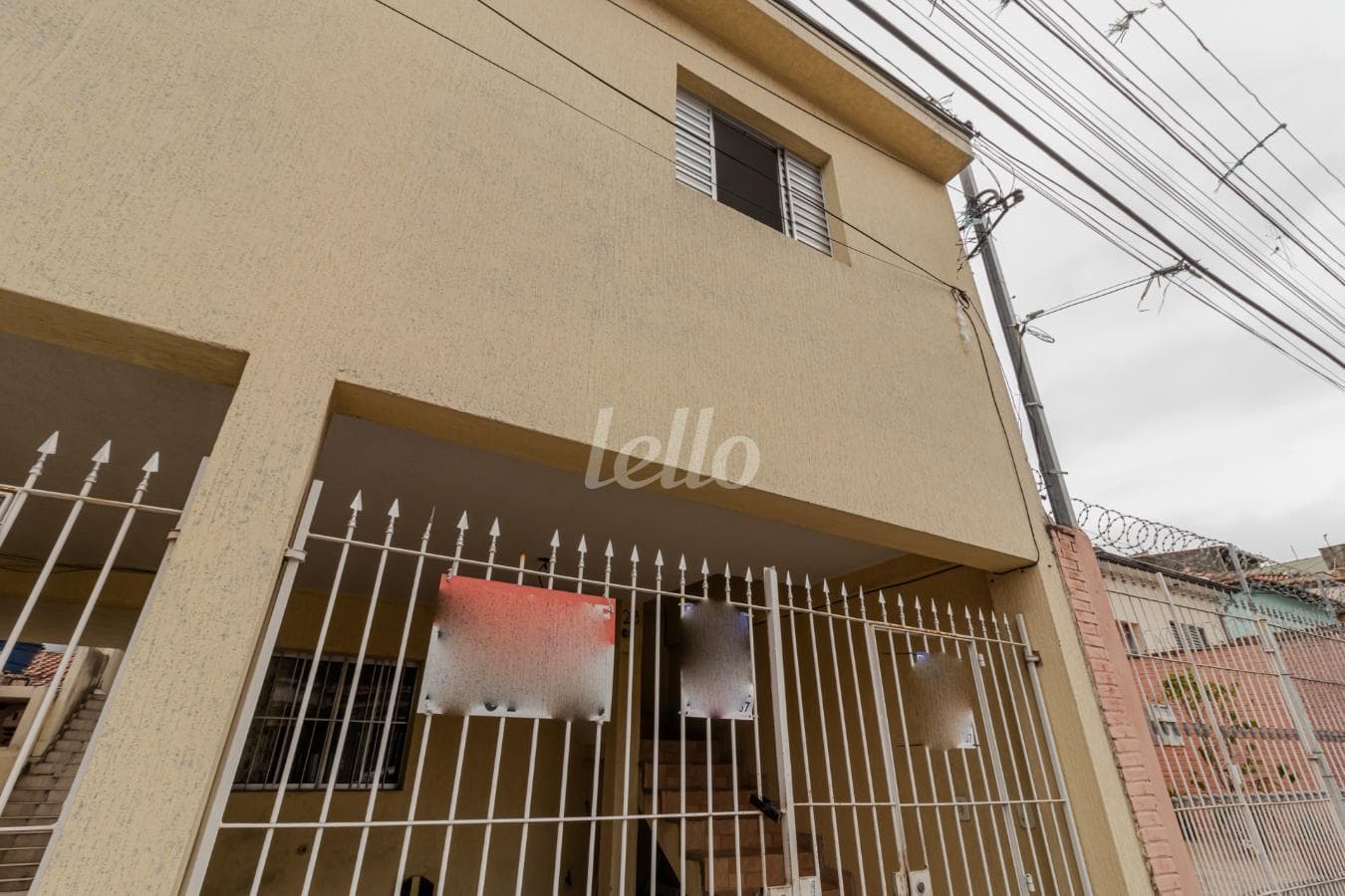FACHADA de Casa sobrado com 93 m² em Vila Carrão - São Paulo