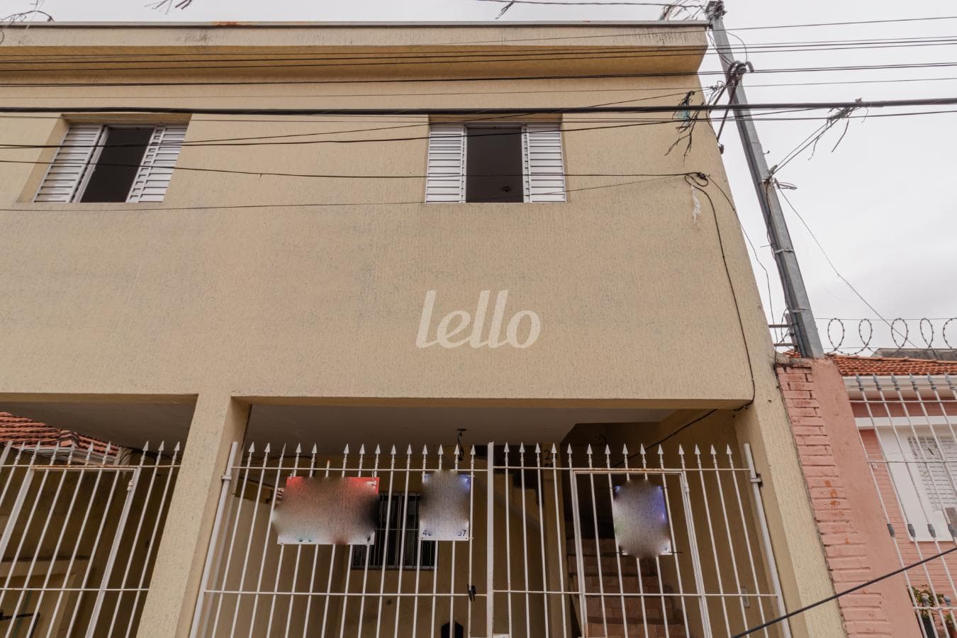 FACHADA de Casa sobrado com 93 m² em Vila Carrão - São Paulo