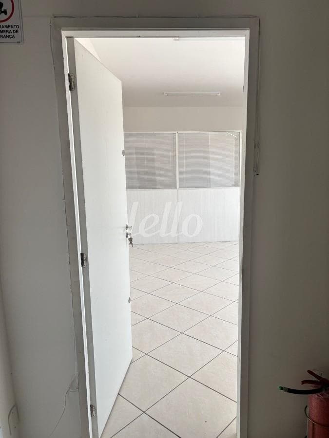 ENTRADA de Sobreloja Mall com 55 m² em Água Rasa - São Paulo