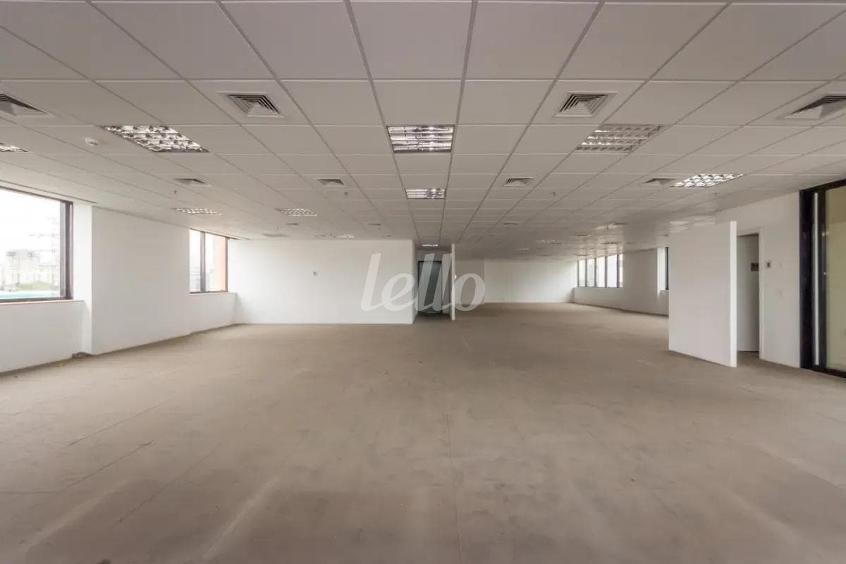 IMG_6873 de Sala / Conjunto com 300 m² em Parque Industrial Tomas Edson - São Paulo