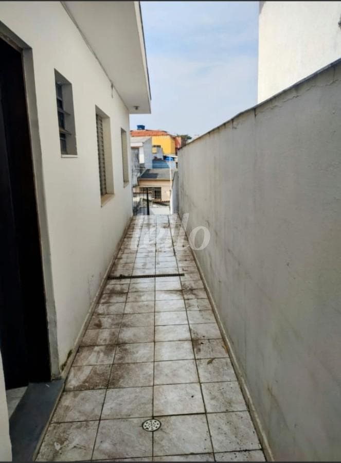 QUINTAL LATERAL de Casa sobrado com 250 m² em Jardim Piqueroby - São Paulo