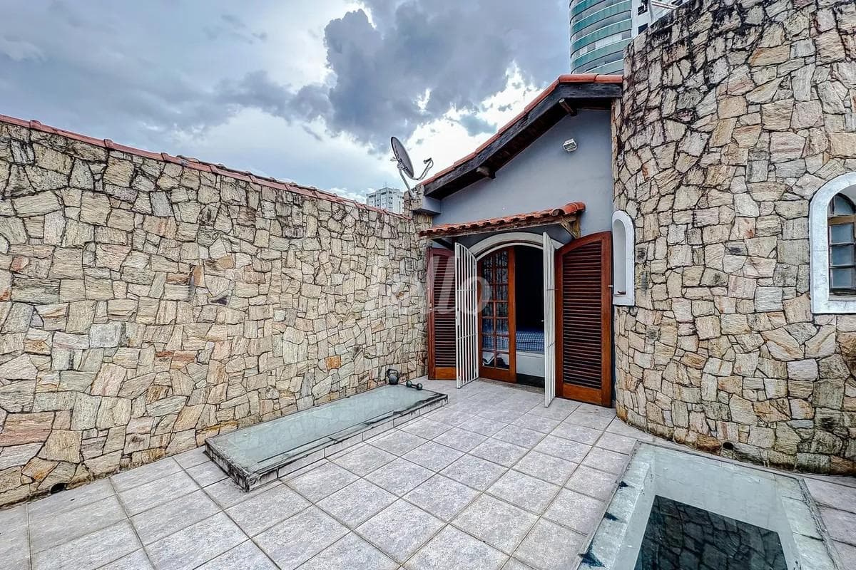 QUINTAL de Casa sobrado com 200 m² em Vila Bertioga - São Paulo