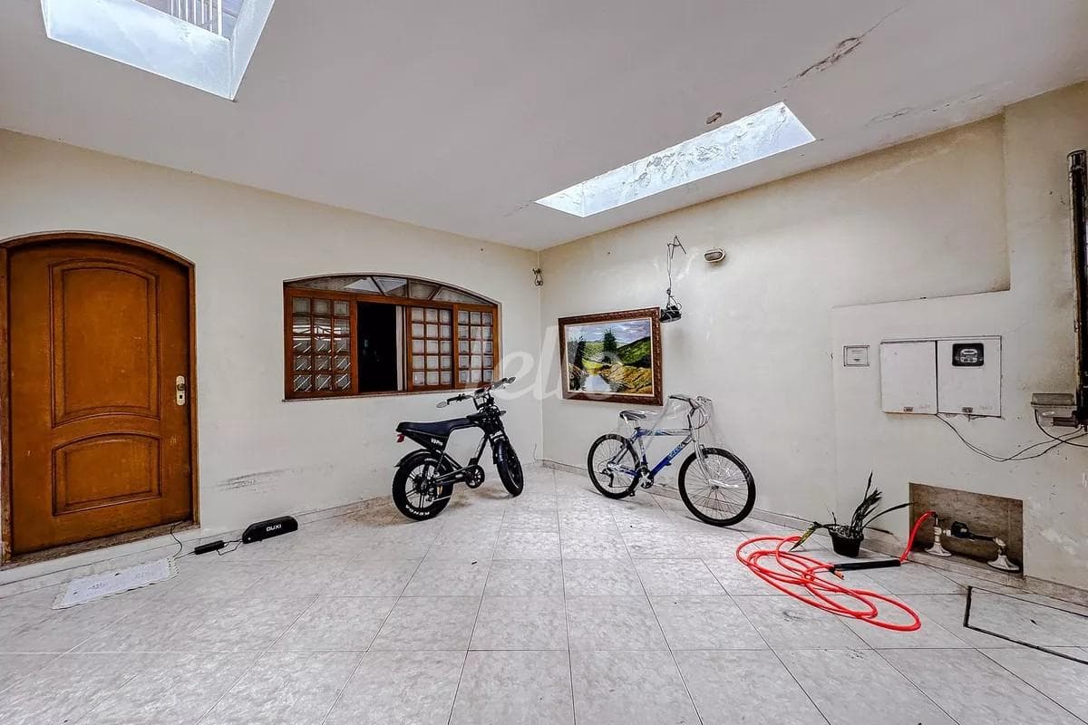 FRENTE de Casa sobrado com 200 m² em Vila Bertioga - São Paulo