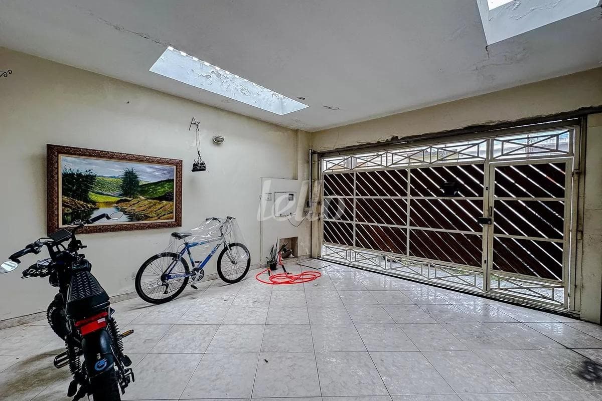 FRENTE de Casa sobrado com 200 m² em Vila Bertioga - São Paulo