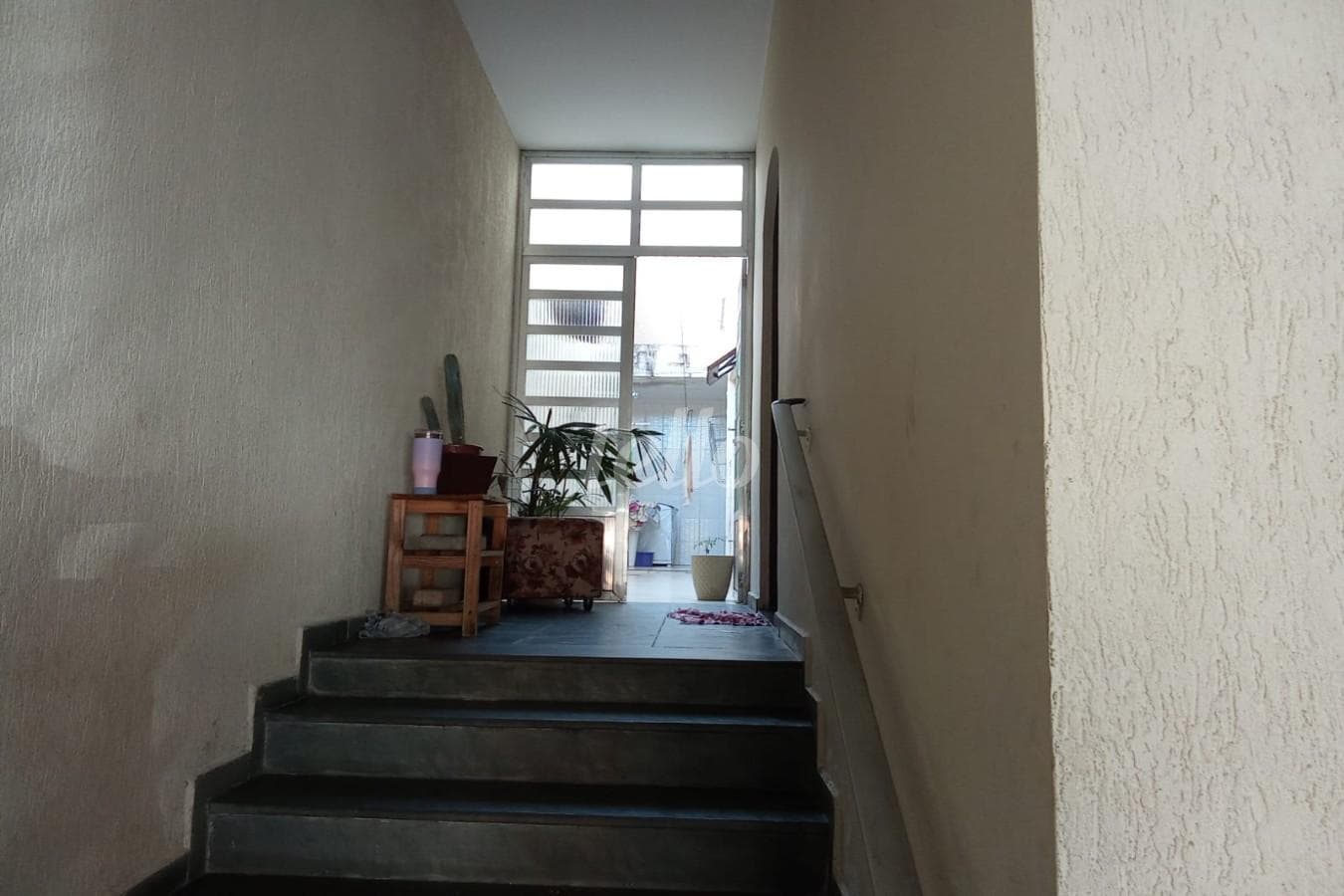 ENTRADA LATERAL de Casa sobrado com 163 m² em Jardim Piqueroby - São Paulo