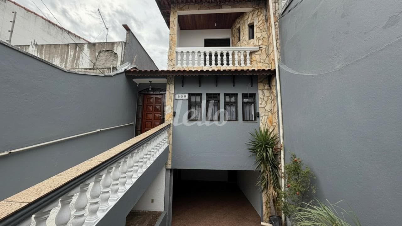 FACHADA de Casa sobrado com 243 m² em Vila Alpina - São Paulo