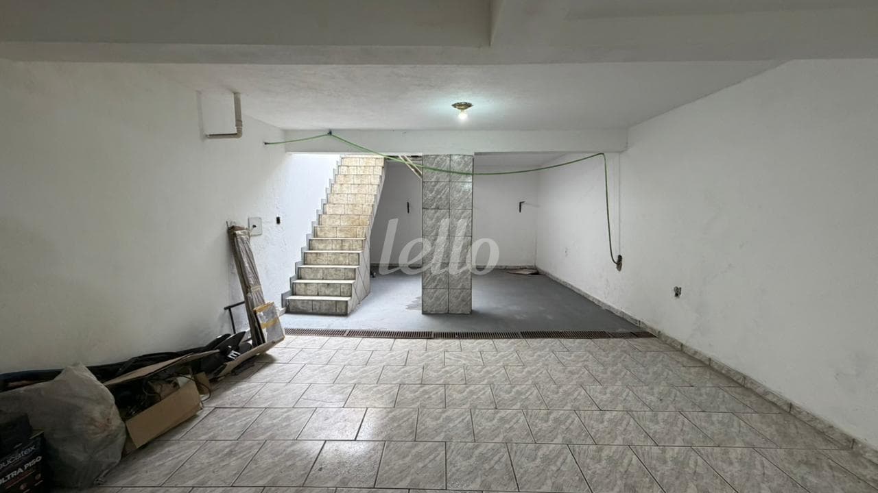 PORÃO de Casa sobrado com 243 m² em Vila Alpina - São Paulo