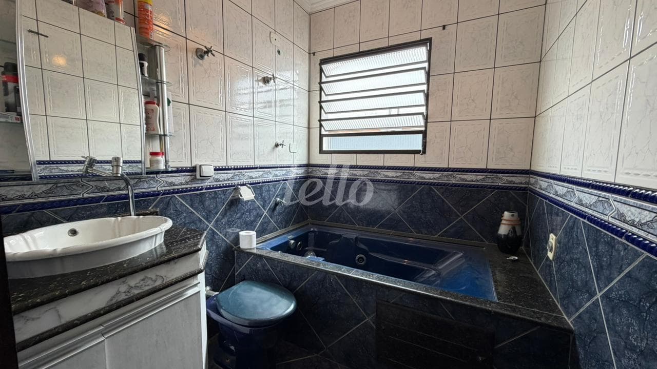 BANHEIRO SUITE MASTER de Casa sobrado com 243 m² em Vila Alpina - São Paulo