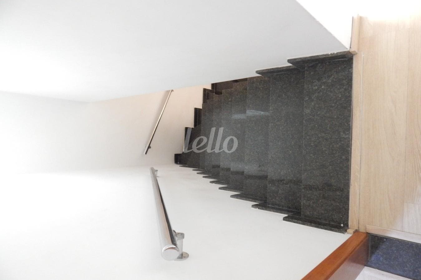 HALL DE ESCADAS de Casa sobrado com 300 m² em Vila Granada - São Paulo