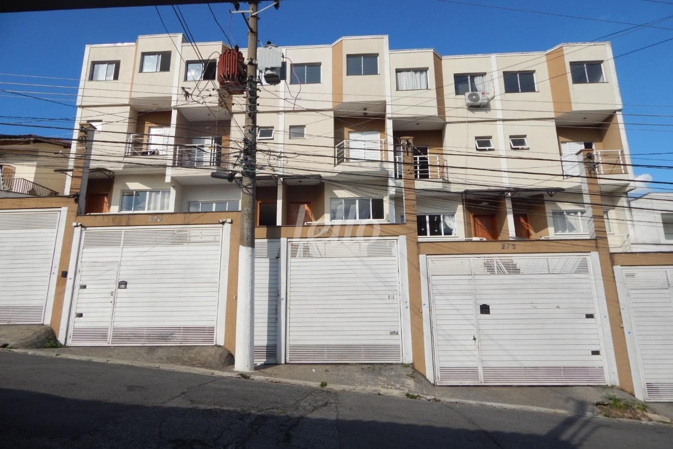 FACHADA de Casa sobrado com 300 m² em Vila Granada - São Paulo