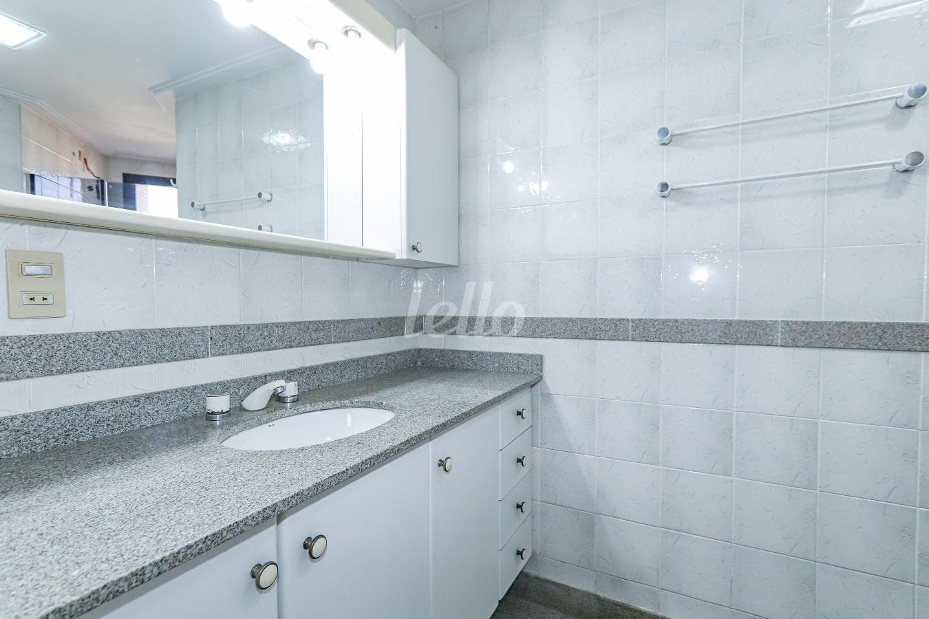 BANHEIRO SOCIAL de Apartamento com 210 m² em Vila Regente Feijó - São Paulo