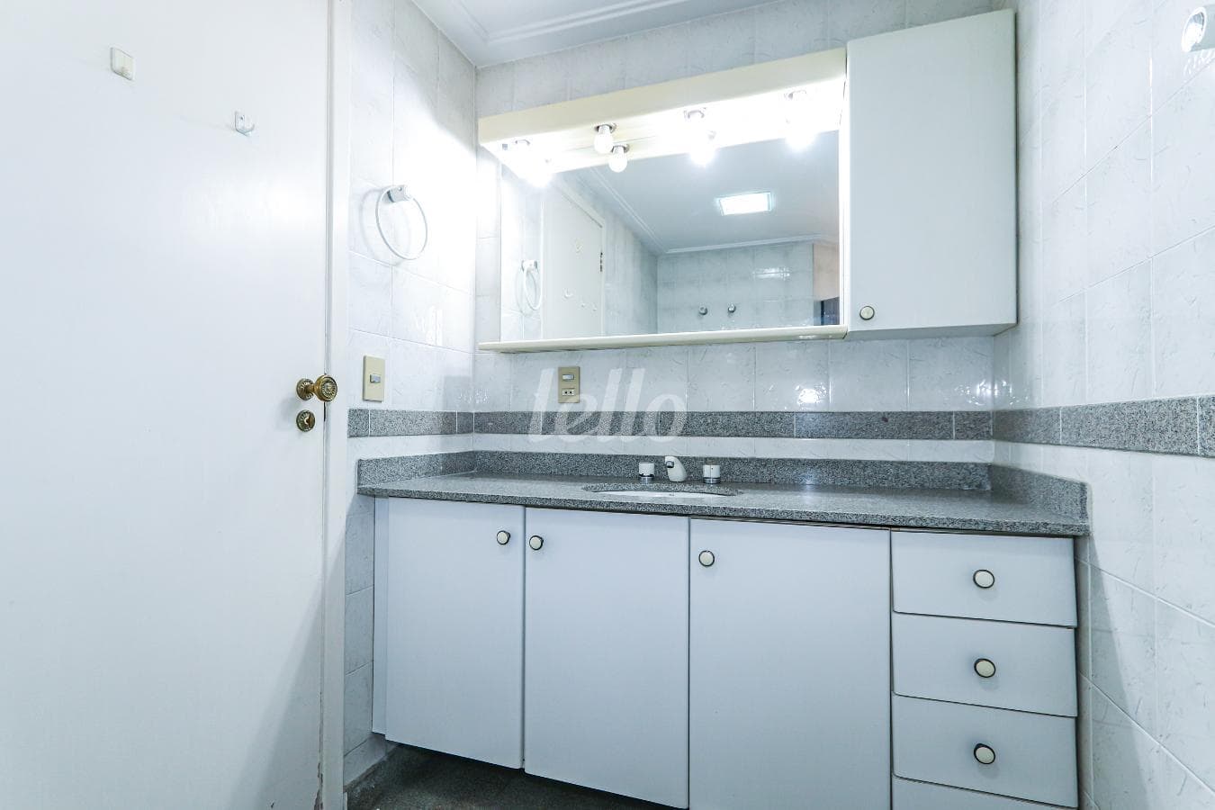 BANHEIRO SOCIAL de Apartamento com 210 m² em Vila Regente Feijó - São Paulo