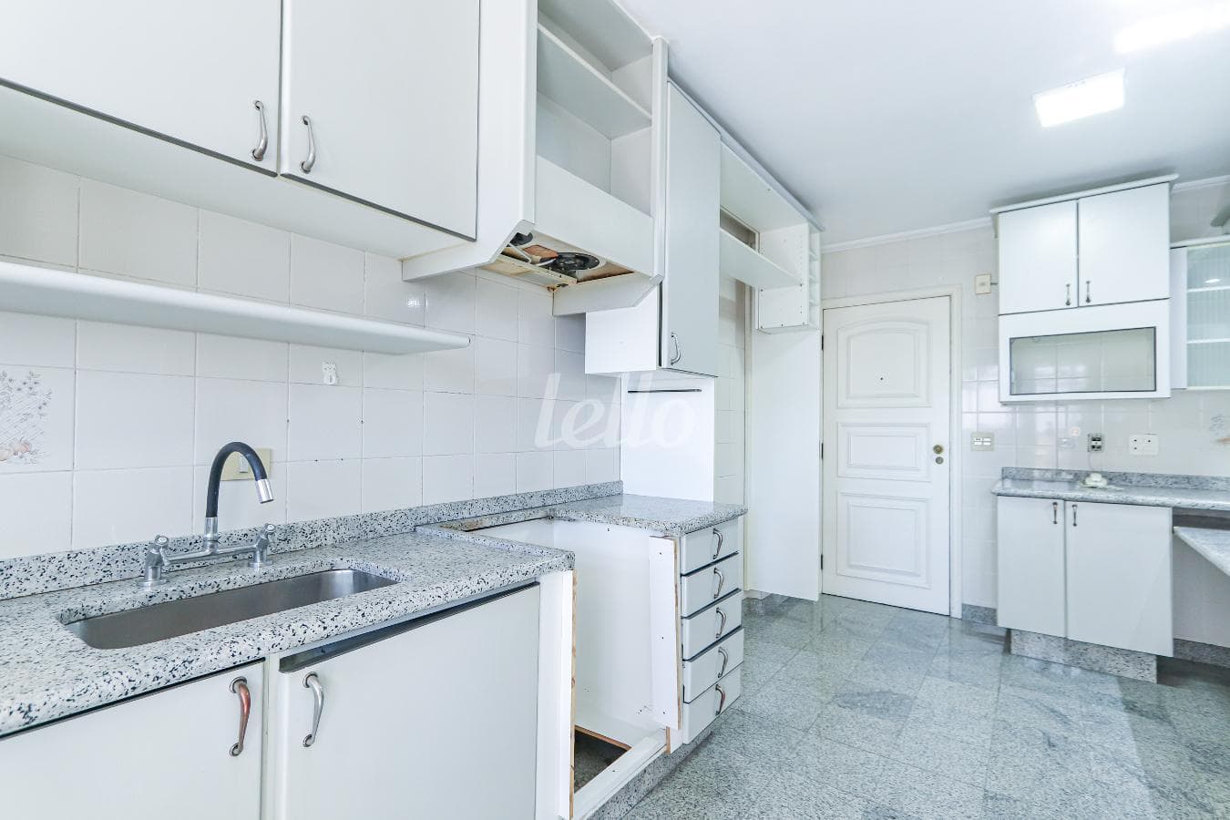 COZINHA de Apartamento com 210 m² em Vila Regente Feijó - São Paulo