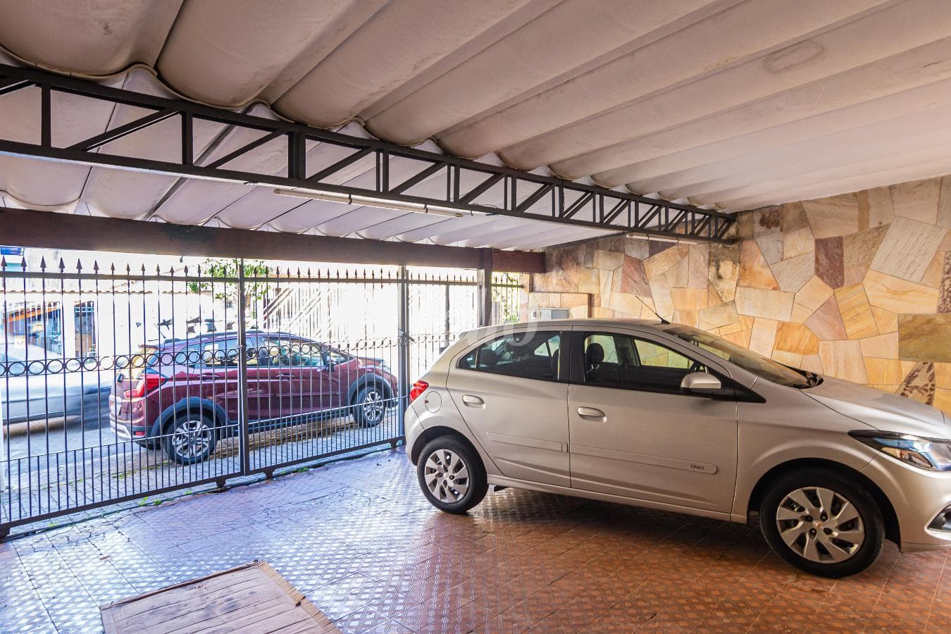 GARAGEM de Casa sobrado com 140 m² em Vila Margarida - São Paulo