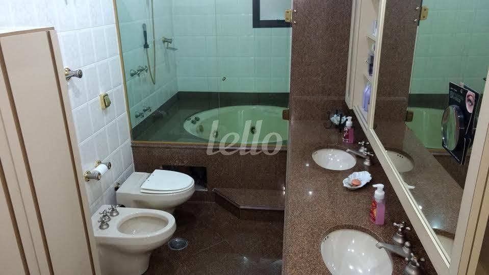 BANHEIRO DA SUÍTE de Apartamento com 290 m² em Parque da Mooca - São Paulo