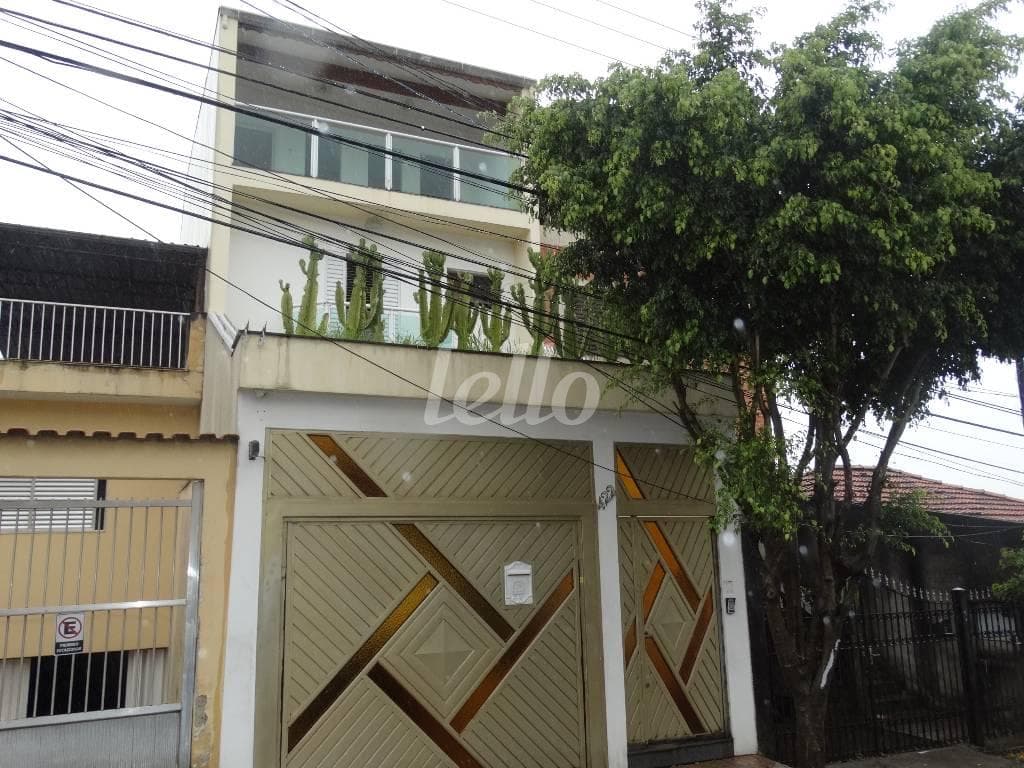 FACHADA de Casa sobrado com 290 m² em Cidade Mãe do Céu - São Paulo