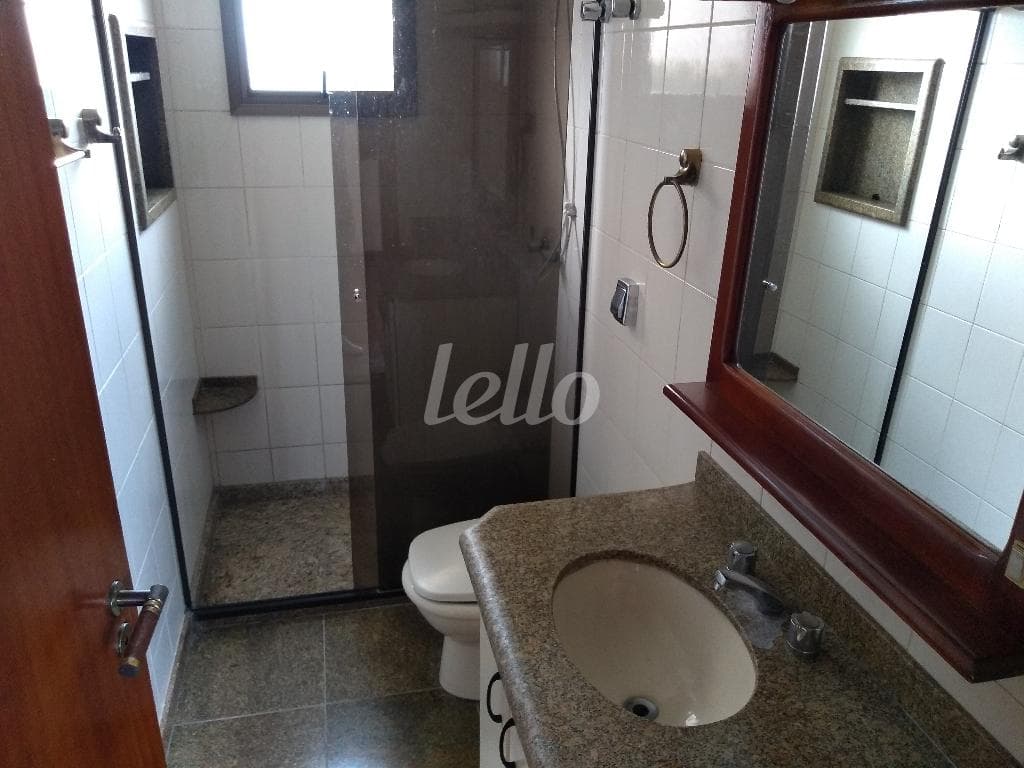 BANHEIRO SUÍTE de Apartamento com 95 m² em Jardim Teresa - São Paulo