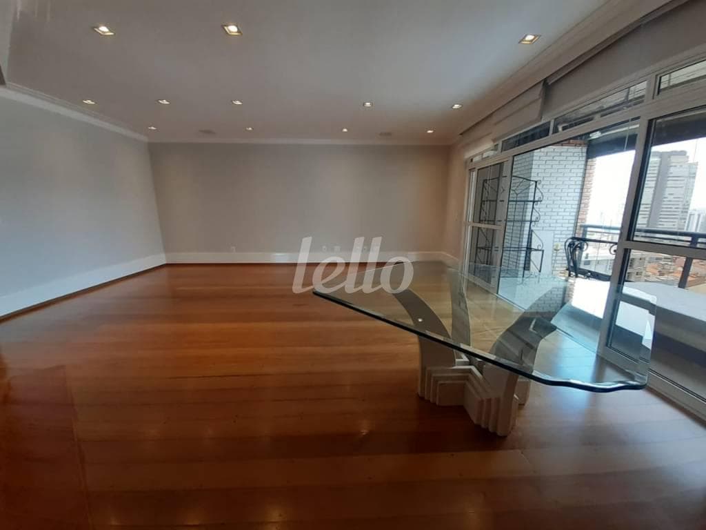 SALA DOIS AMBIENTES de Apartamento cobertura - Padrão com 339 m² em Tatuapé - São Paulo