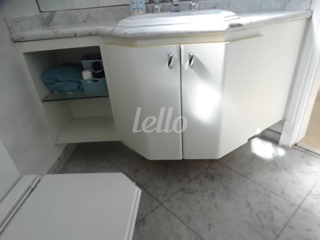 BANHEIRO SUÍTE 3 de Apartamento com 156 m² em Jardim Anália Franco - São Paulo