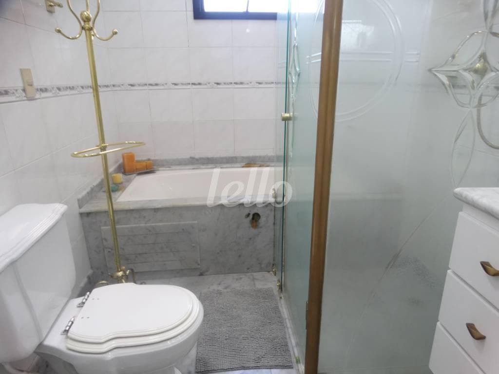 BANHEIRO SUÍTE 1 de Apartamento com 156 m² em Jardim Anália Franco - São Paulo