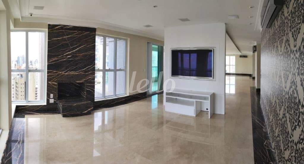 SALA COM LAREIRA de Apartamento com 425 m² em Tatuapé - São Paulo