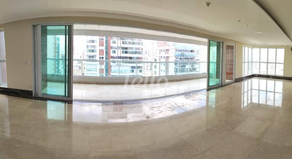 SALA DE ESTAR/ VARANDA de Apartamento com 425 m² em Tatuapé - São Paulo