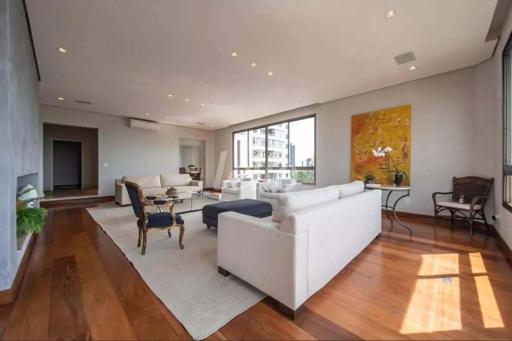 SALA de Apartamento com 450 m² em Vila Suzana - São Paulo