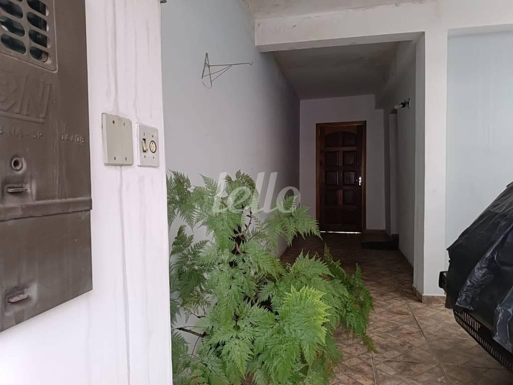 CASA COM ENTRADA LATERAL de Casa térrea com 120 m² em Vila Gomes Cardim - São Paulo