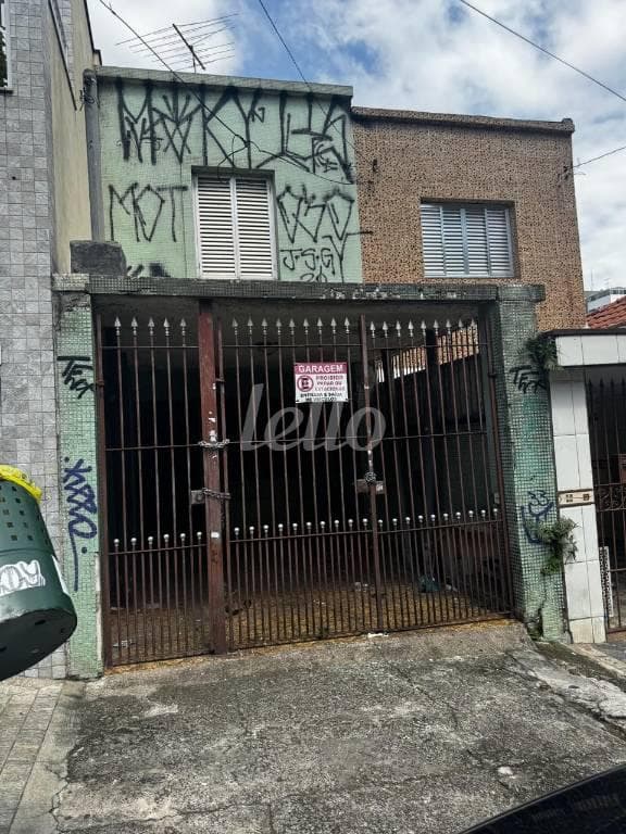 FRENTE de Casa sobrado com 200 m² em Vila Gomes Cardim - São Paulo