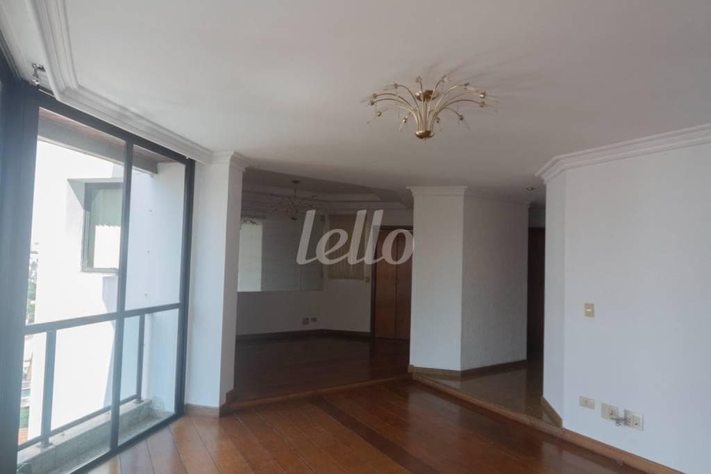 SALA DE ESTAR de Apartamento com 140 m² em Vila Regente Feijó - São Paulo