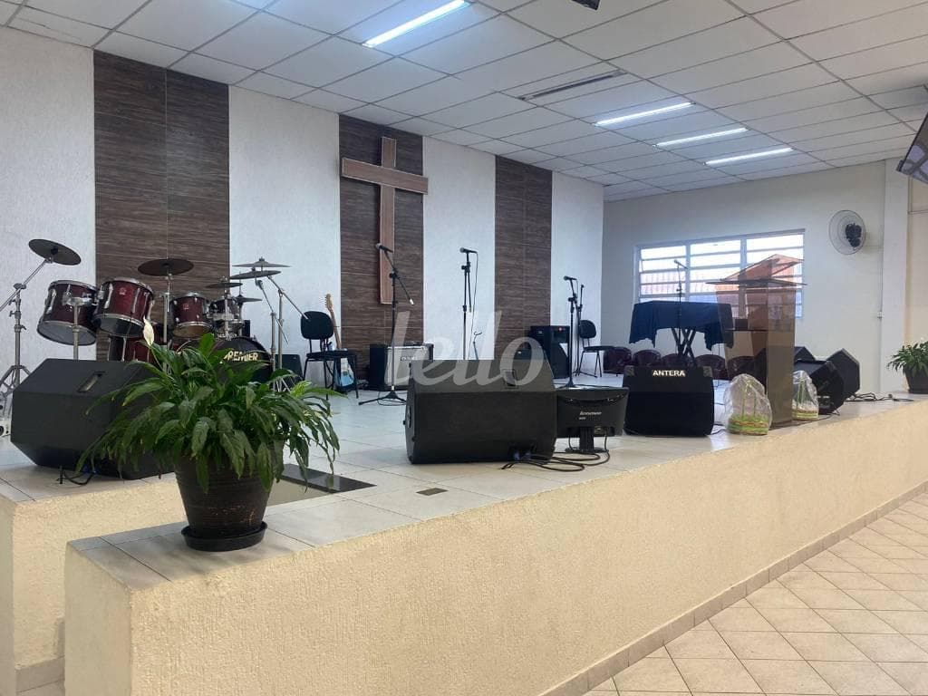 FOTOS (3) de Prédio Comercial Monousuário com 600 m² em Parque Edu Chaves - São Paulo