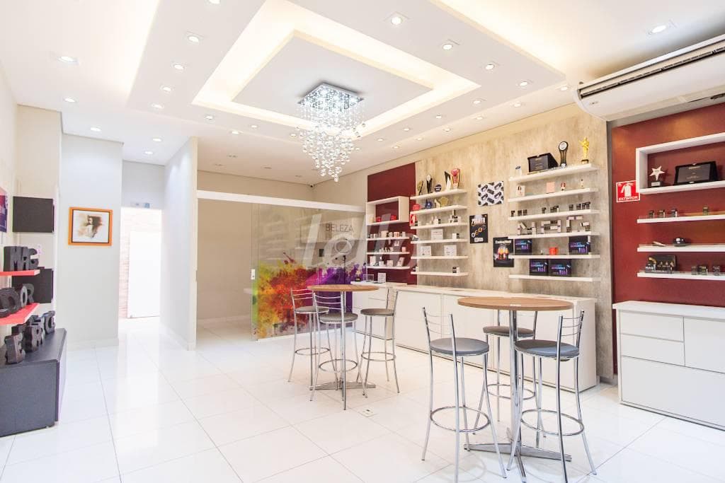 TERREO de Prédio Comercial Monousuário com 300 m² em Mooca - São Paulo